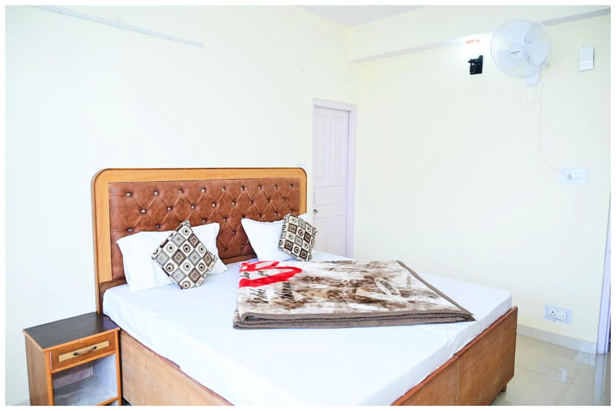 Simla Hotel K R I S H N A B - B Near Mall Road And Temple Exterior photo